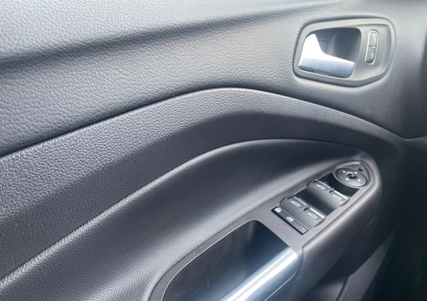 Ford Kuga cena 96900 przebieg: 60744, rok produkcji 2019 z Sławków małe 121